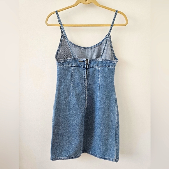 [LIKE NEW] Billabong Play Crush Jean Dress Size Small - Picture 2 of 4
